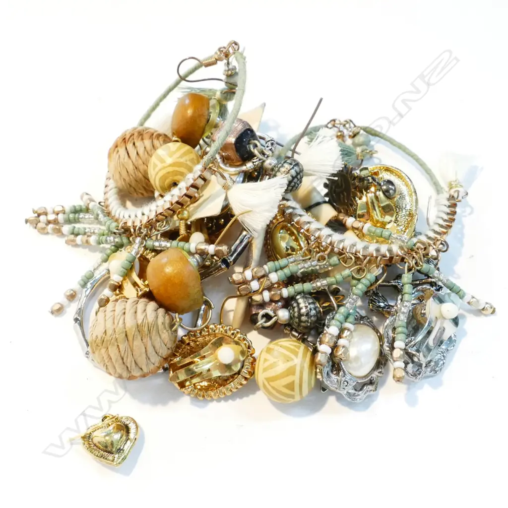 2 BAGS OF COSTUME EARRINGS ETC. Image 1++