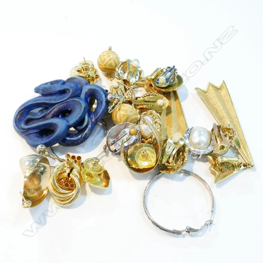 2 BAGS OF COSTUME EARRINGS ETC. Image 1++