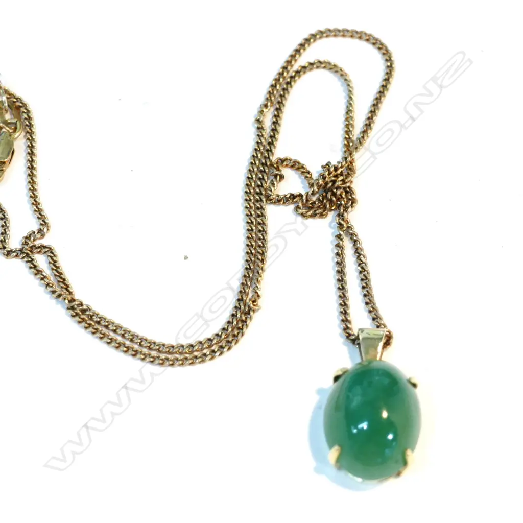 APPLE GREEN JADE PENDANT IN 18CT GOLD, SILVER GILT CHAIN (B22) Image 1++