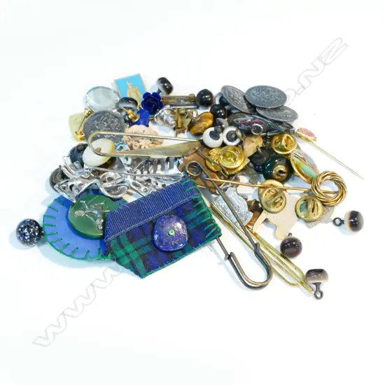 SMALL BOX OF BUTTONS & PINS & MARCASITE BROOCH