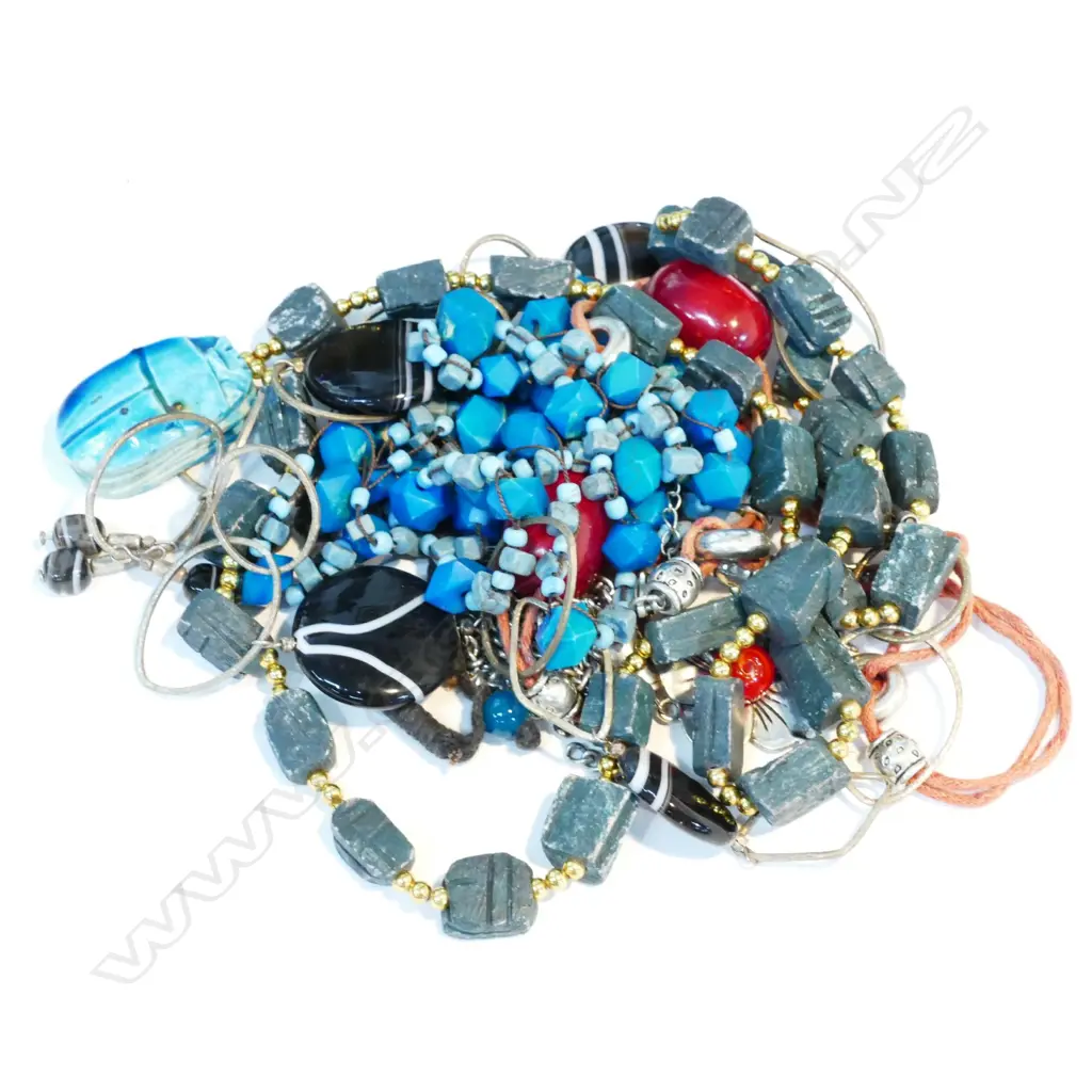 BOX OF NECKLACES ETC. Image 1++