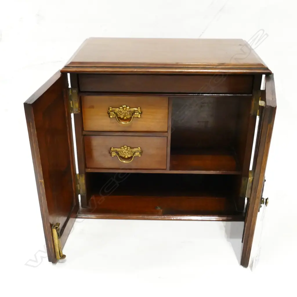 OAK SMOKERS CABINET H. 250 Image 1++