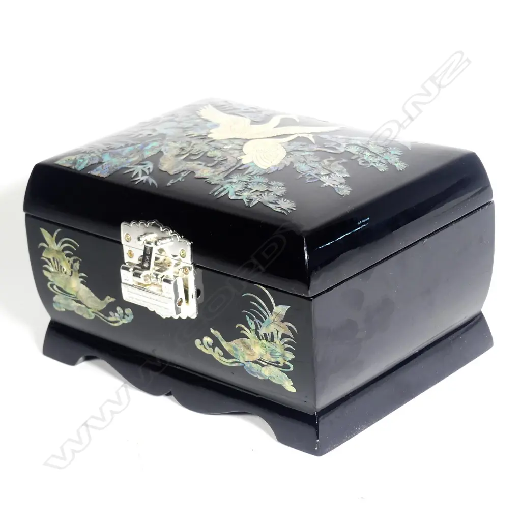 KOREAN SHELL INLAID JEWELLERY BOX Image 1++