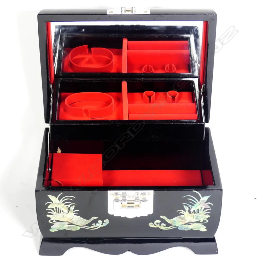 KOREAN SHELL INLAID JEWELLERY BOX Image 1++