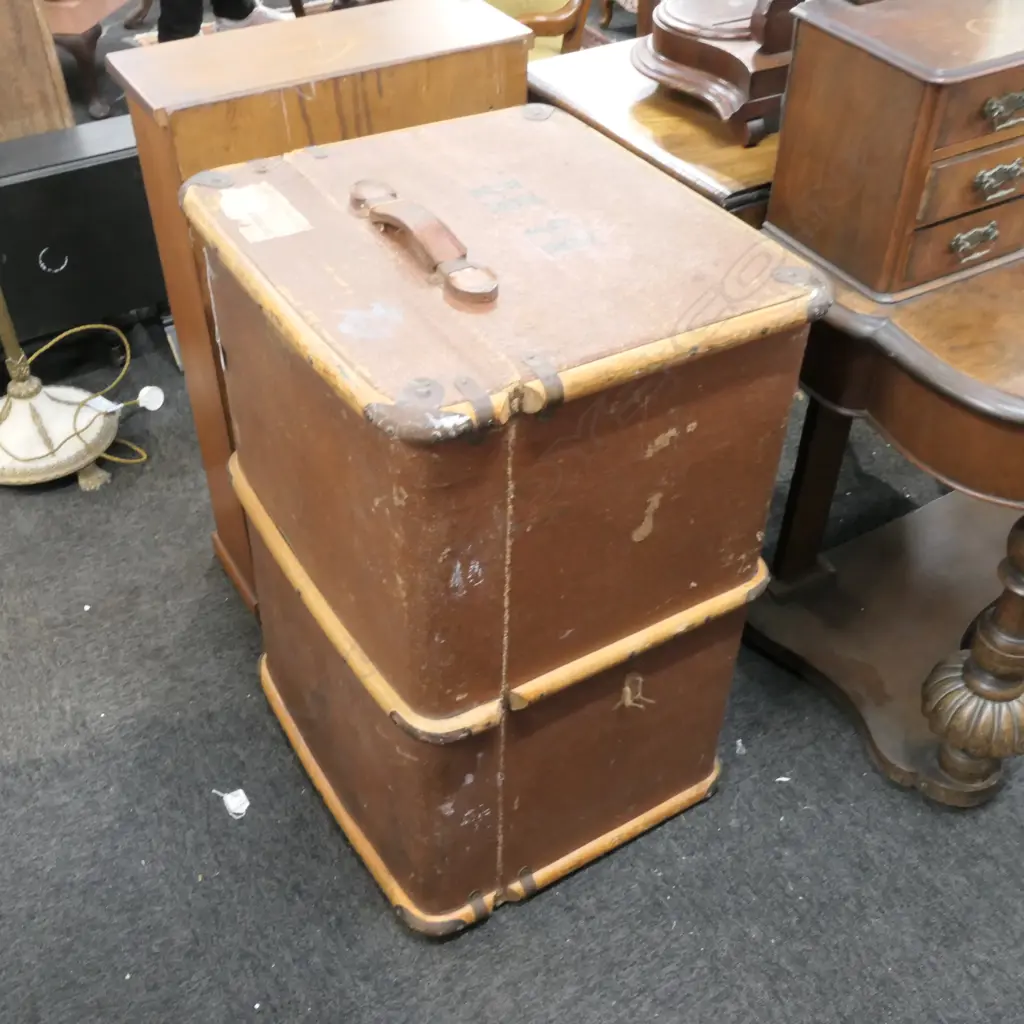 WOOD BANDED TRAVEL TRUNK Image 1++