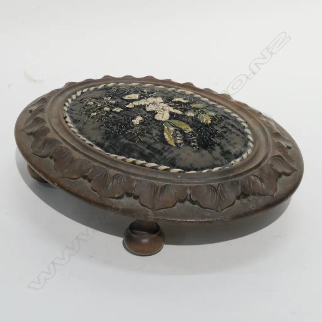 OVAL VICT. FOOTSTOOL DIA. 300 Image 1++