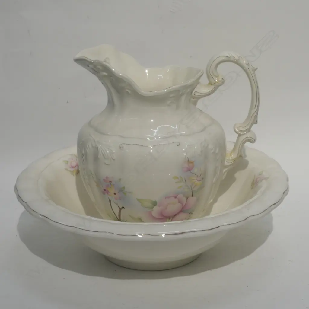 VICT. STYLE WASH BASIN AND JUG H. 300 Image 1++