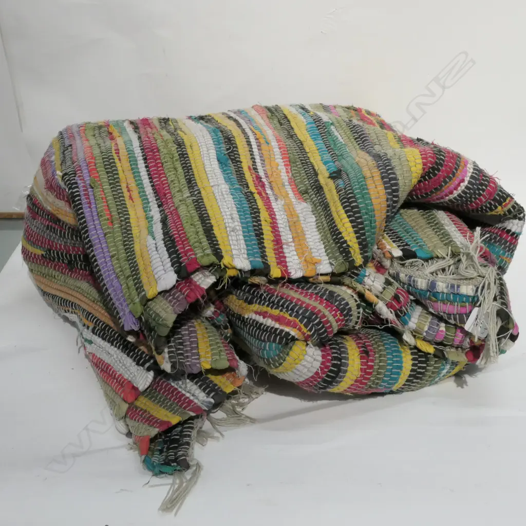 LARGE FOLK ART RAG RUG Image 1++