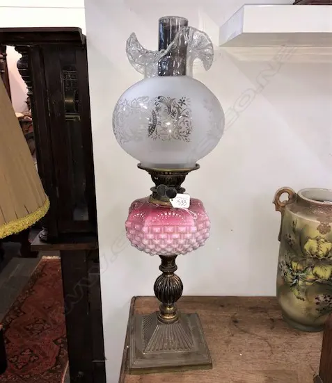 VICTORIAN BRASS KERO LAMP H 640 MM PINK GLASS BOWL Image 1++
