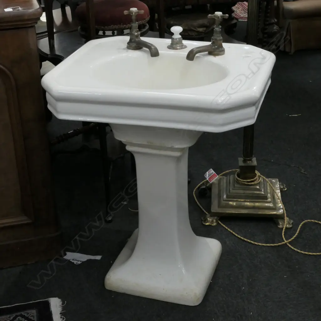 VINTAGE PORCELAIN BATHROOM SINK AND PEDESTAL H. 800 Image 1++