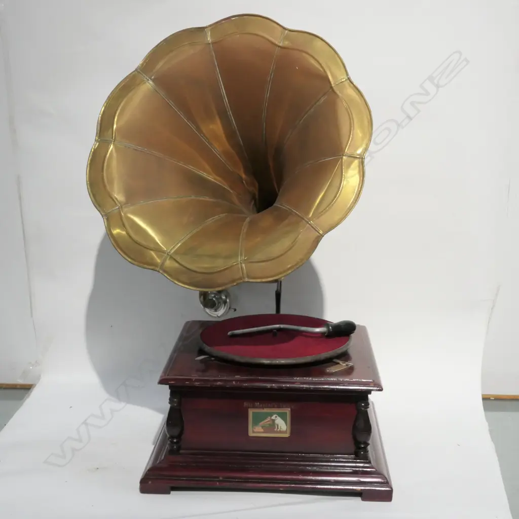 HIS MASTERS VOICE GRAMOPHONE WITH ORIGINAL HORN C.1906 Image 1++
