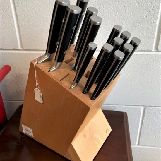 ROYAL DOULTON MODERN KNIFE & BLOCK SET