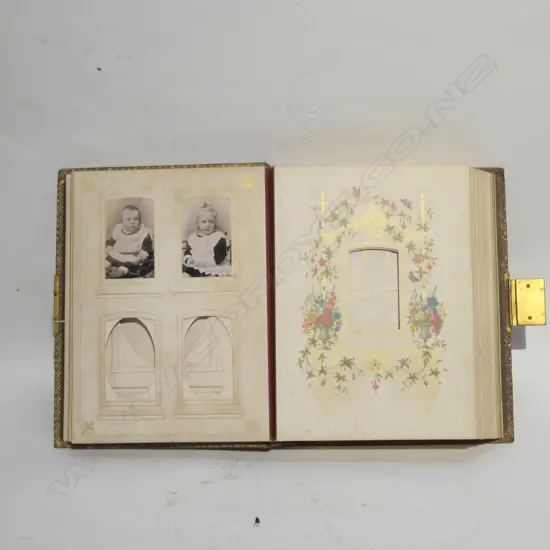 VICT. PHOTO ALBUM H. 300