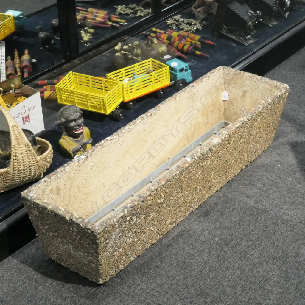 RETRO CONCRETE OUTDOOR PLANTER W/ DRAINING TRAY Image 1++