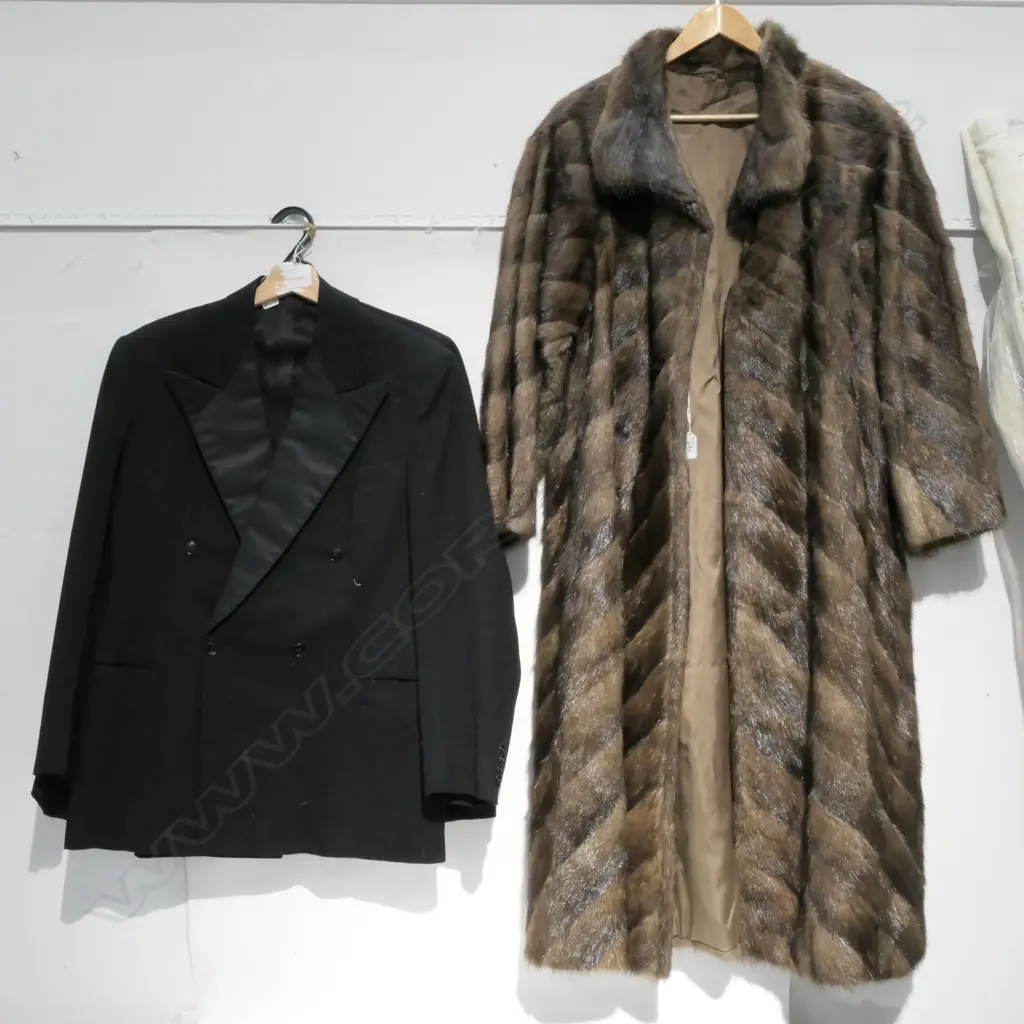 2 DINNER JACKETS + VINTAGE FUR COAT Image 1++