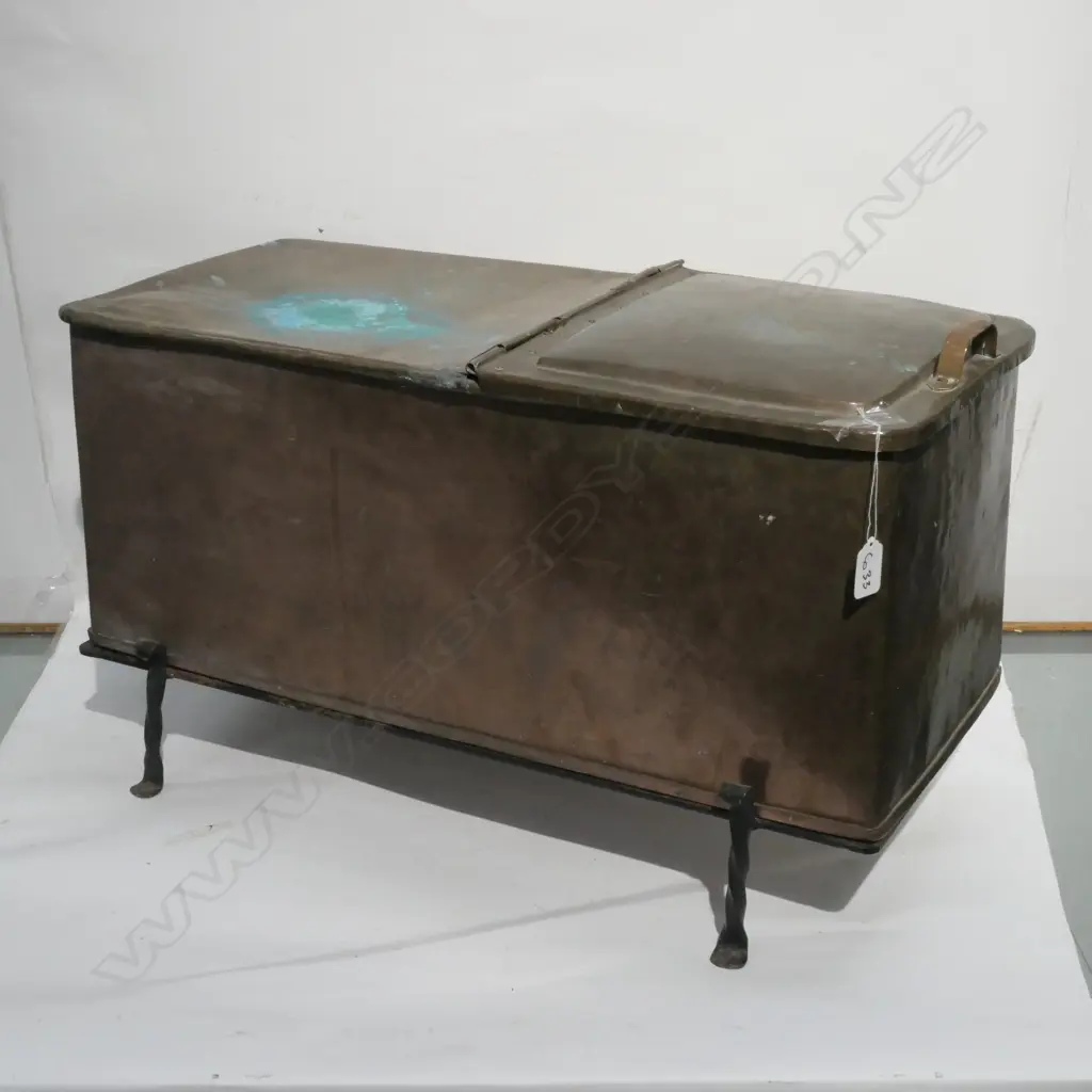 COPPER BOX ON STAND L. 640 Image 1++