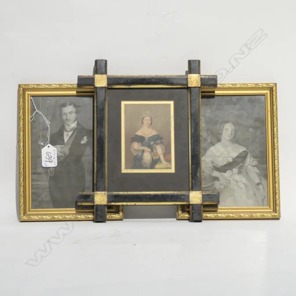 PAIR VICTORIA AND ALBERT SILK PICTURES H. 220 MM AND BAXTER PRINT OF VICTORIA H. 260 MM Image 1++