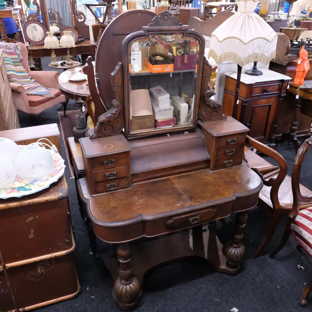 VICT. DRESSING TABLE L. 1000 Image 1++
