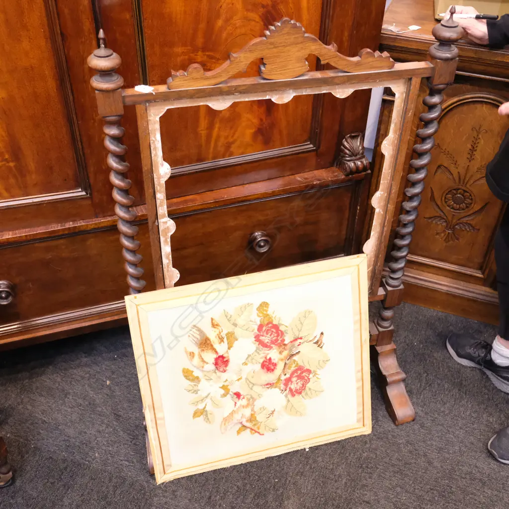 VICT. MAHOGANY FRAMED FIRE SCREEN H. 110 Image 1++