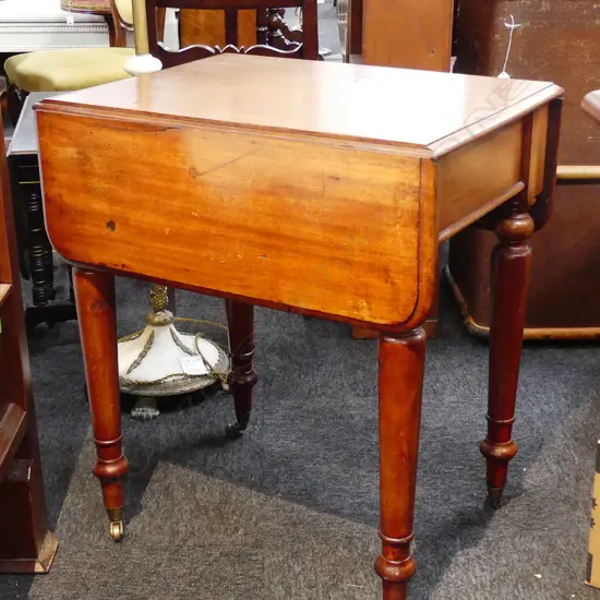 VICT. MAHOGANY DROPSIDE TABLE W. 540