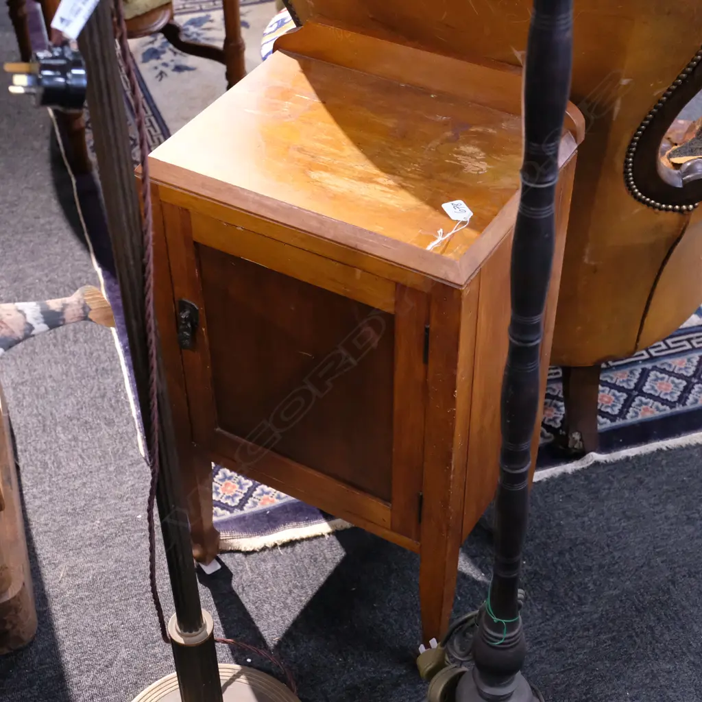 RIMU BEDSIDE CABINET TOP A/F H 700 MM Image 1++