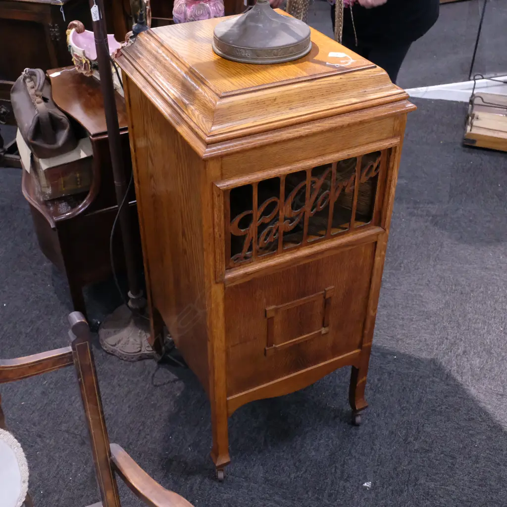 'LA GLORIA' 30'S NZ GRAMOPHONE WITH INTERNAL HORN H. 1050MM Image 1++