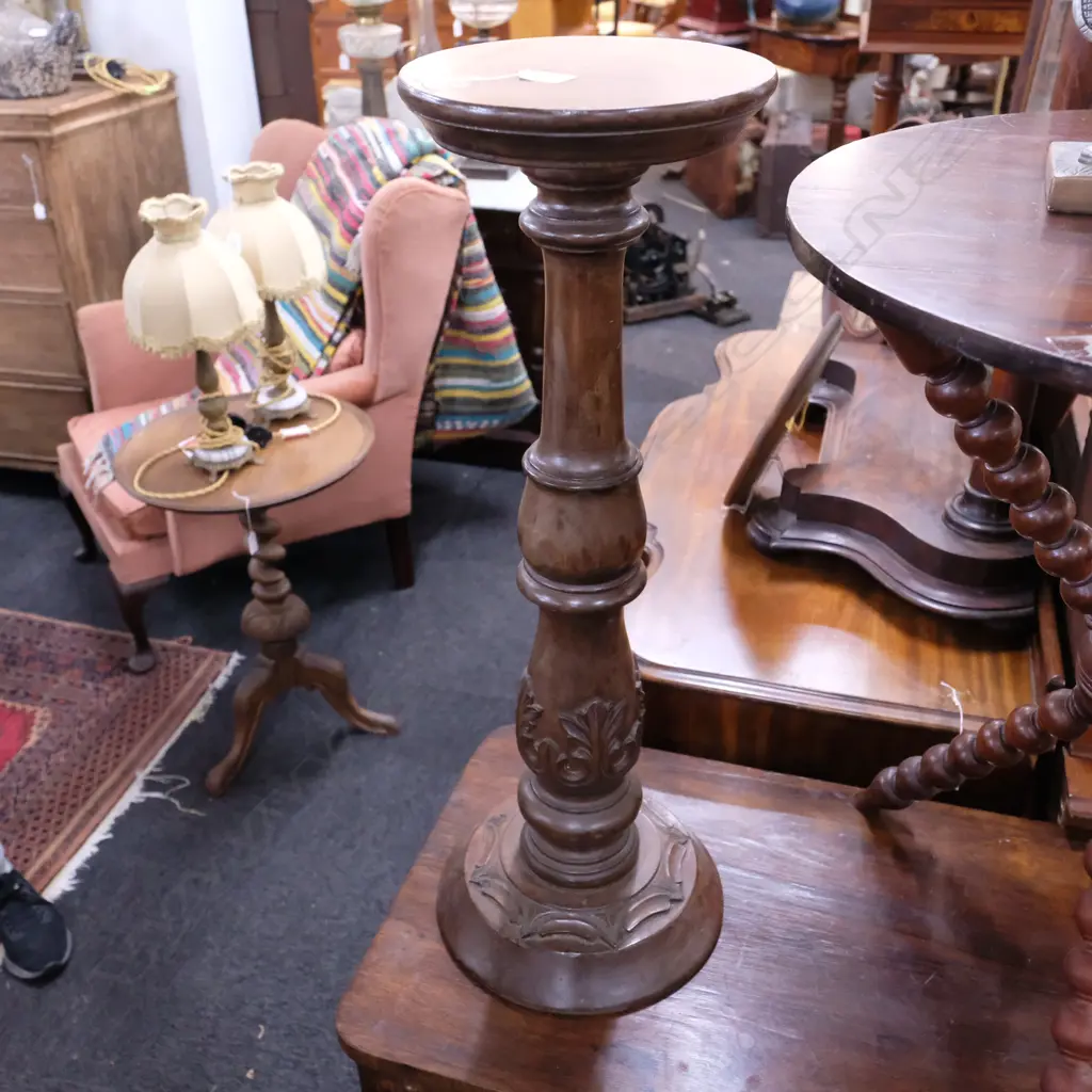 CARVED WOODEN PEDESTAL H. 750 Image 1++