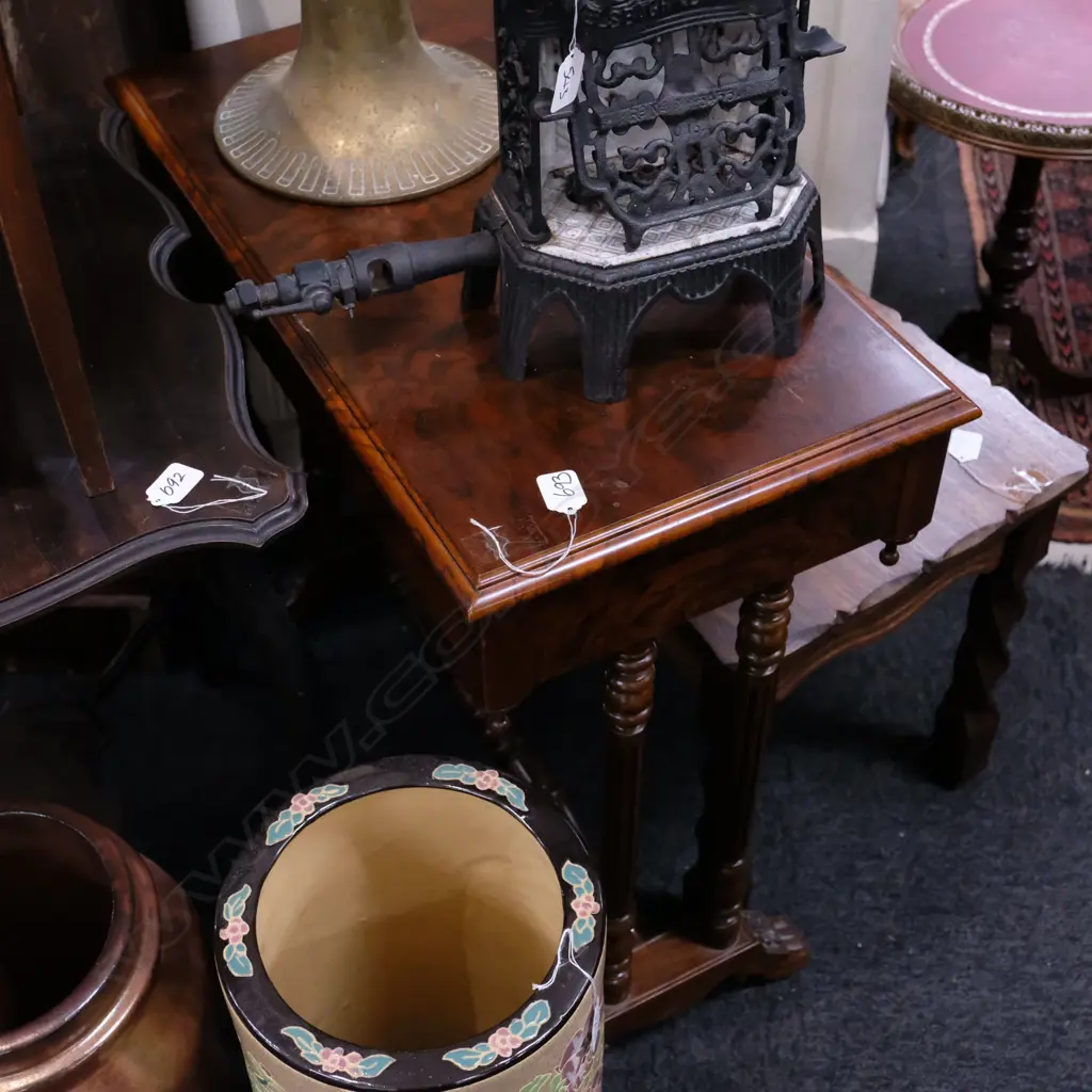 WALNUT SIDE TABLE L. 650 Image 1++