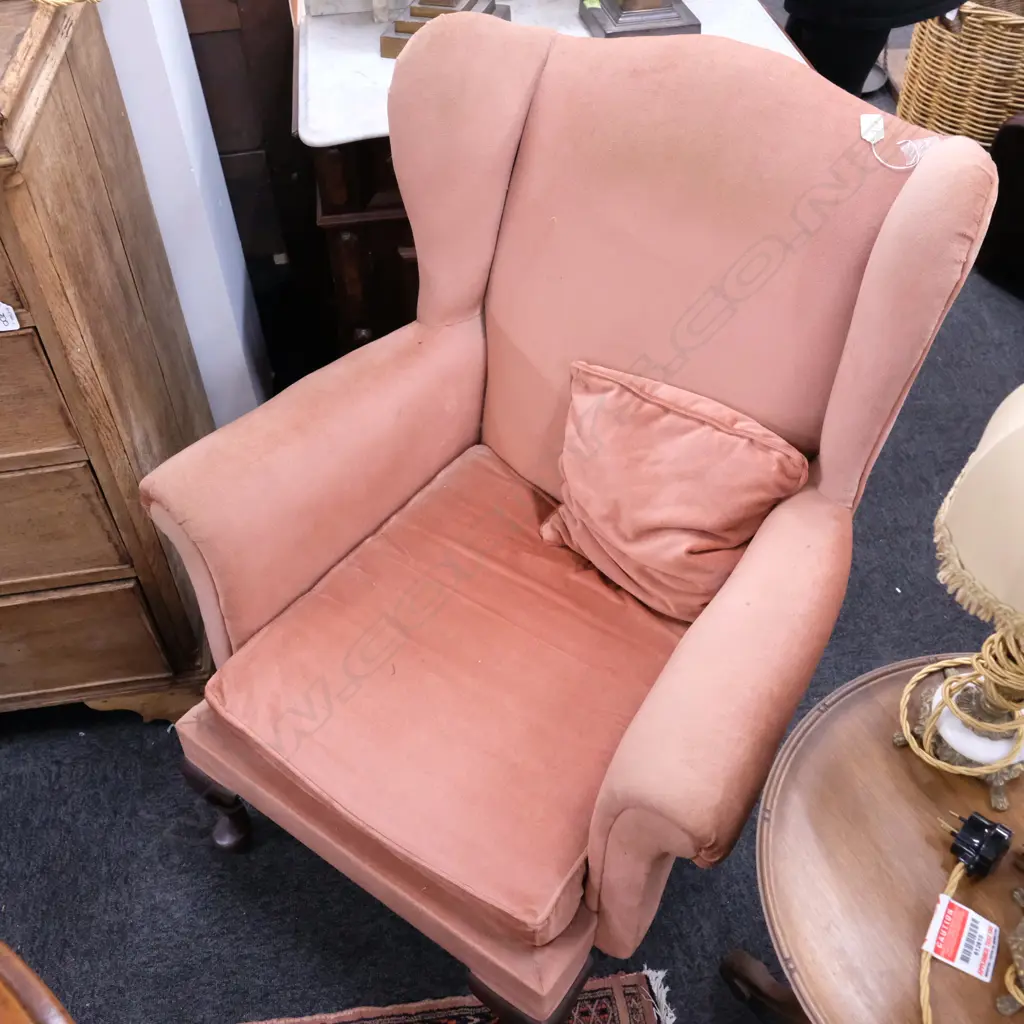 WINGBACK ARMCHAIR Image 1++