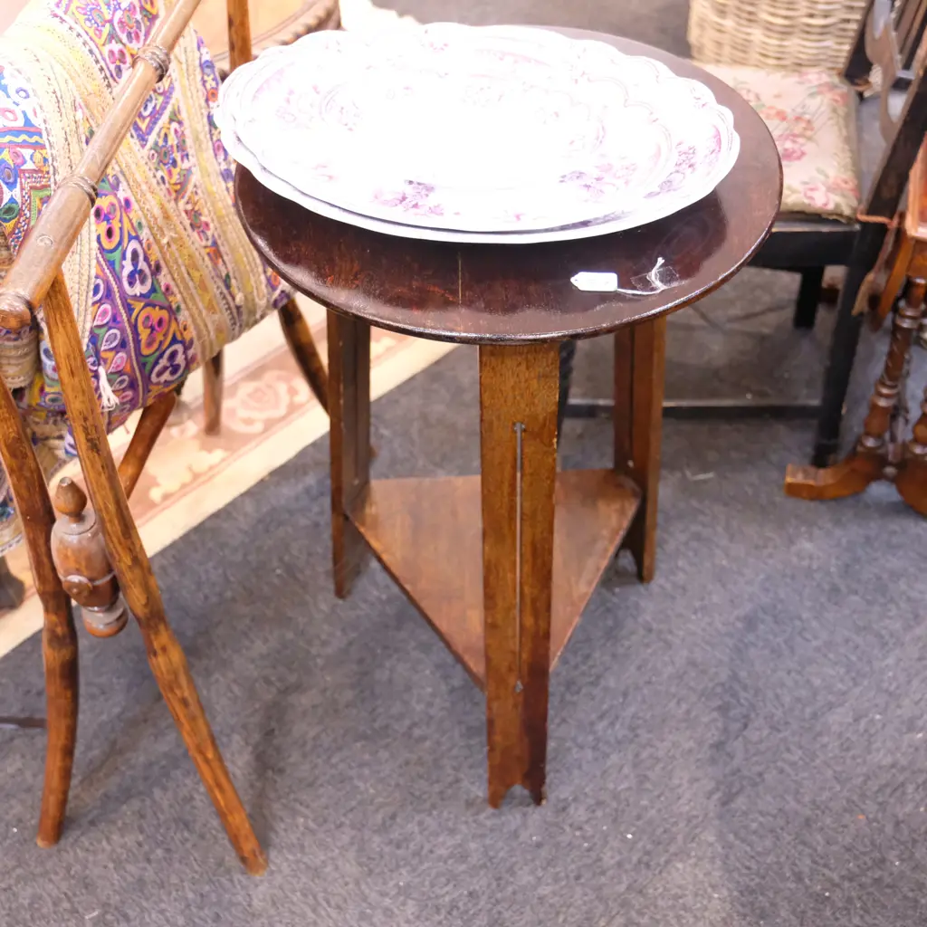 OAK ARTS AND CRAFTS SIDE TABLE A/F DIA. 490MM Image 1++