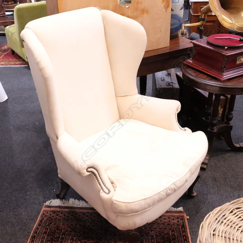 GEO. STYLE WINGBACK CHAIR Image 1++