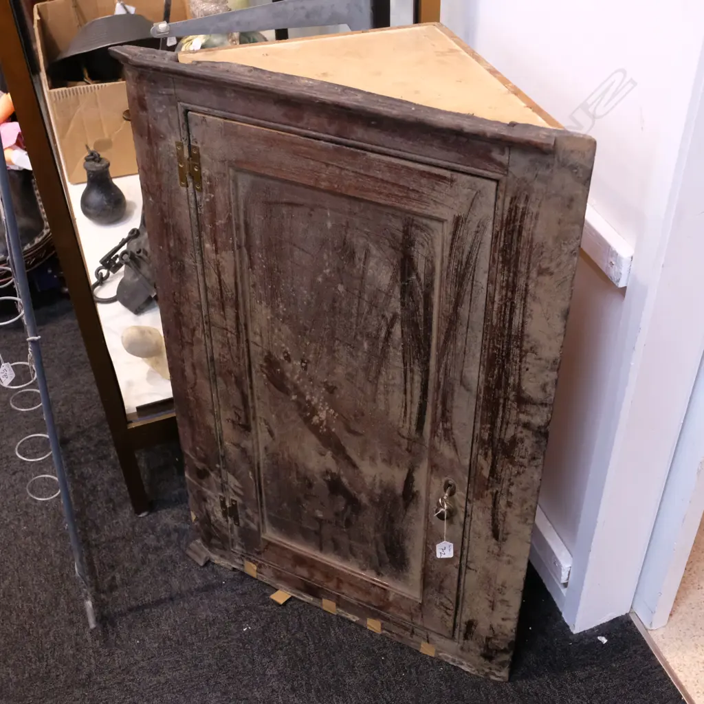 GEO. OAK CORNER CABINET H. 950 Image 1++