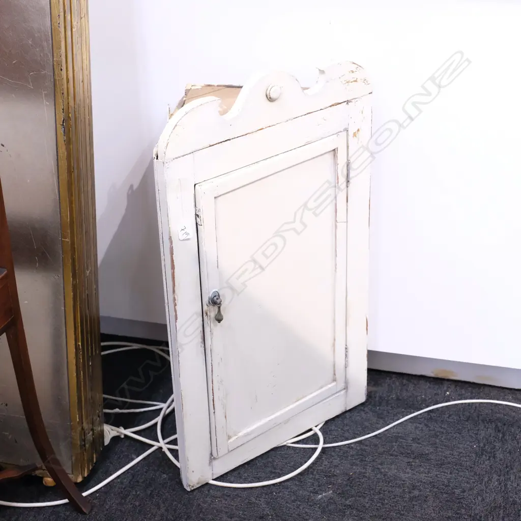 SMALL WHITE PAINTED CORNER CUPBOARD H 800 MM Image 1++