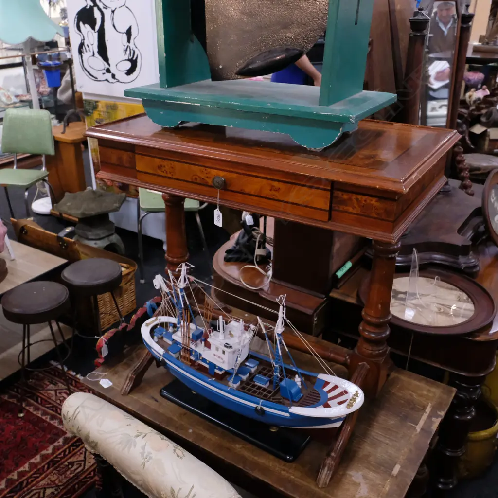 SMALL SINGLE DRAWER SIDE TABLE Image 1++