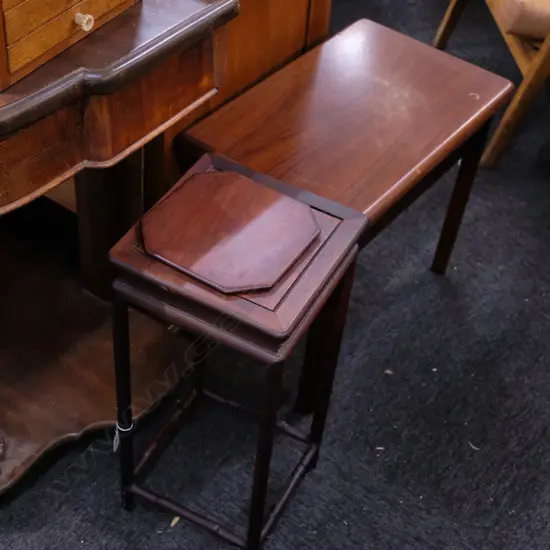 2 WOODEN SIDE TABLES H. 460 / 540