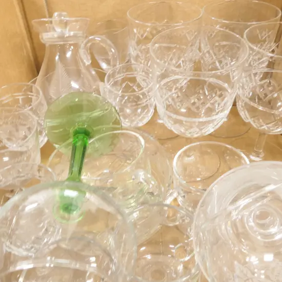 COLLECTION STUART CRYSTAL, VARIOUS WINE GLASSES & 4 VICTORIAN PUNCH CUPS ETC