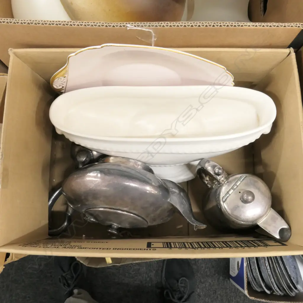 LOT ASST EP WARE/SHELLEY PLATE/VASE ETC Image 1++