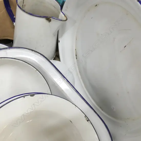 LOT ASST ENAMEL PLATES