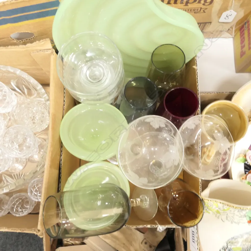 LOT ASST CRYSTAL AND GLASSWARE Image 1++