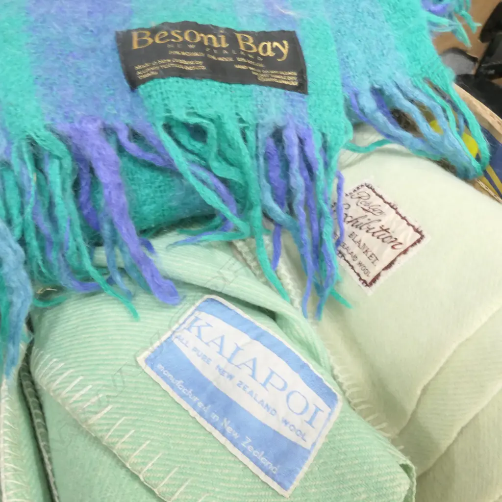 3 GOOD BLANKETS KAIAPOI / ROSLYN EXHIBITION / BESONI BAY MOHAIR Image 1++