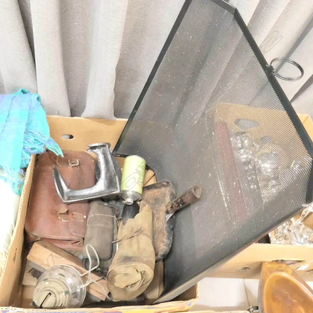 ASST VINTAGE TOOLS/TINS/SHOE LAST ETC Image 1++