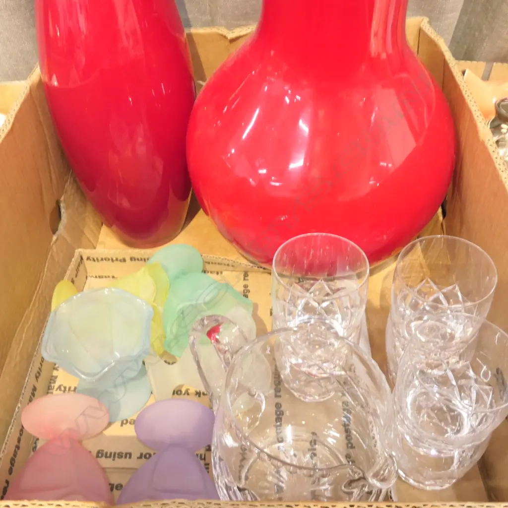 LOT ASST INCL. CUT CRYSTAL LEMONADE JUG / TUMBLERS + RED GLASS VASES Image 1++