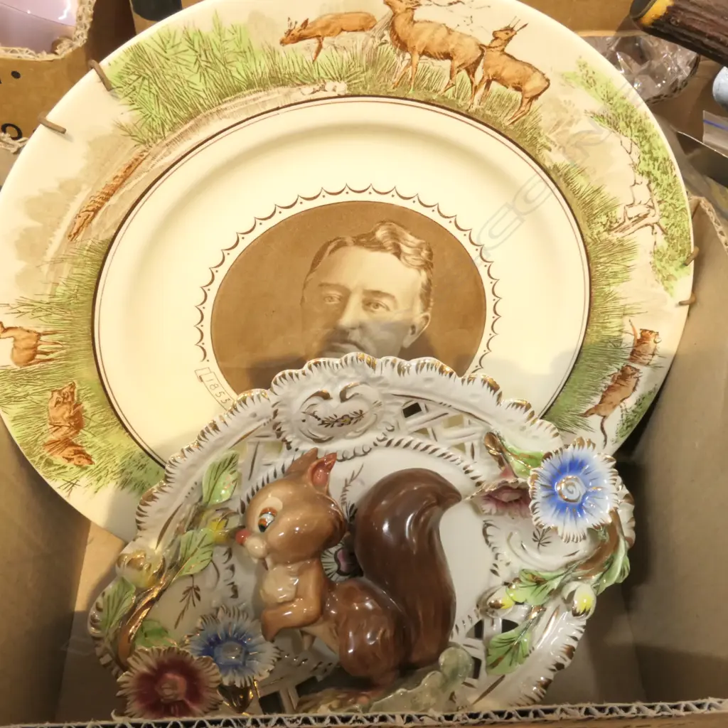 BESWICK GINGER NUT SQUIRREL & 2 DISHES Image 1++