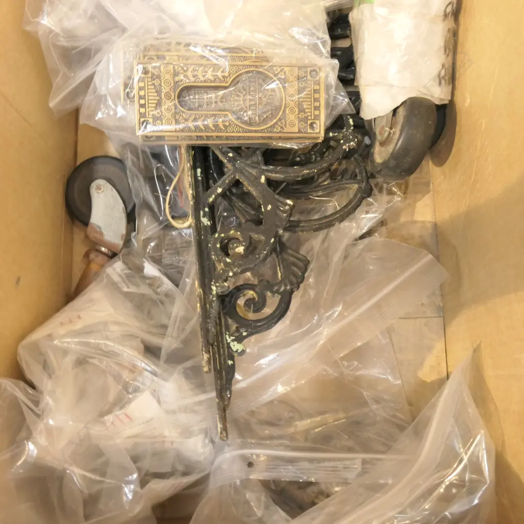 LOT ASST HARDWARE Image 1++