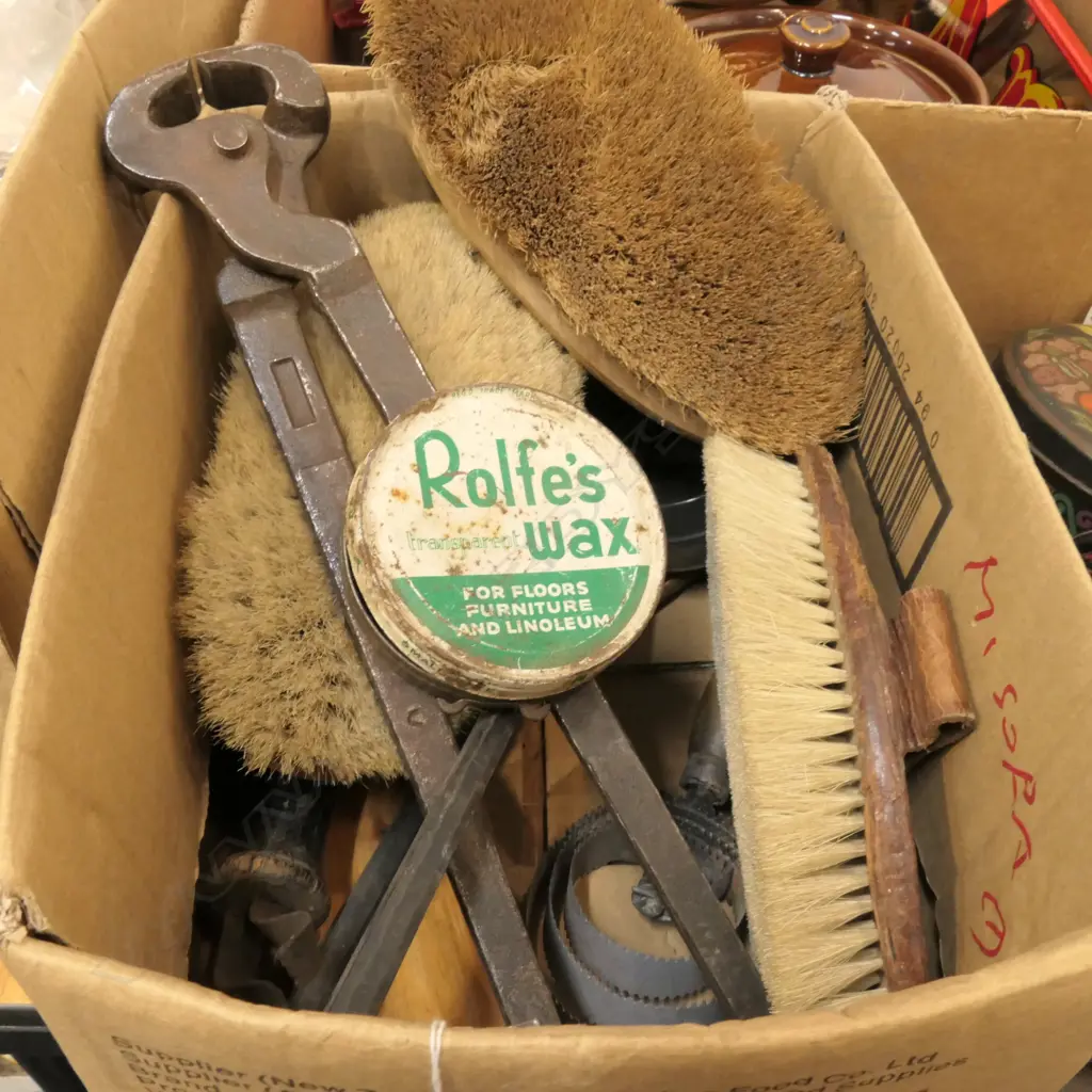 LOT HORSE BRUSHES TOOLS ETC Image 1++