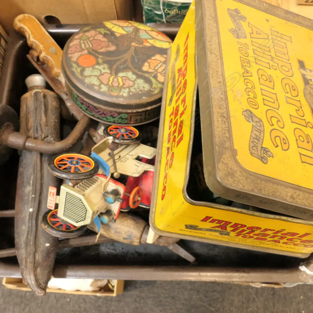 LOT VINTAGE TOOLS / TINS ETC Image 1++