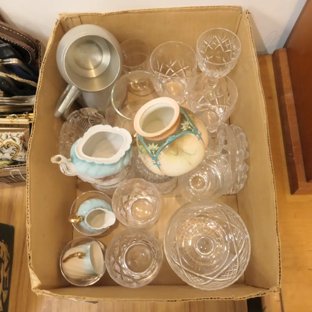 BOX OF FINE CHINA AND CRYSTAL Image 1++