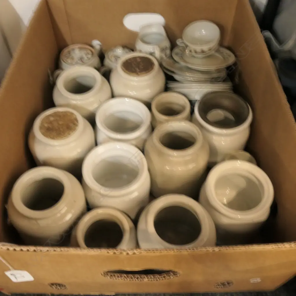 LOT CERAMIC JARS / CHILDRENS PORCELAIN TEA SET Image 1++