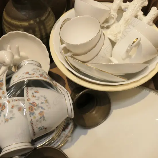 BOX LOT NZ STUDIO POTTERY / 4 WINTERLING MARKLEUTHEN BAVARIAN CHINA PLATES / MIXING BOWLS /  ASST ENGLISH TEACUPS