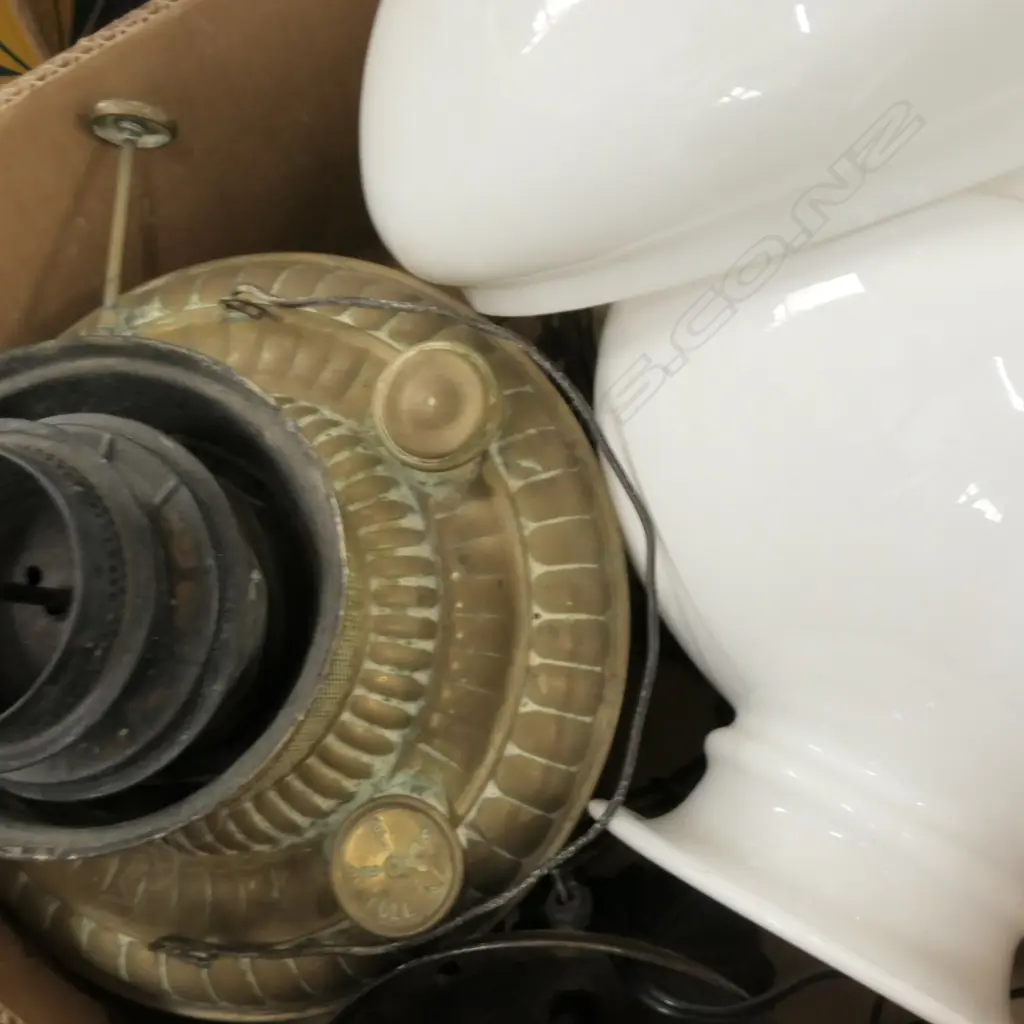 BRASS MILLER LAMP PARTS Image 1++